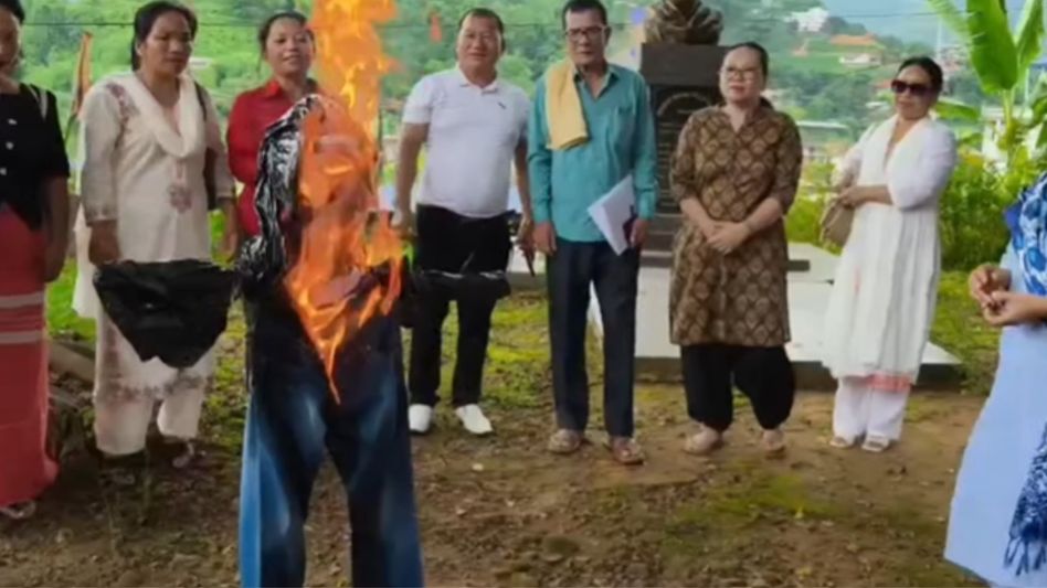 "Generation Gutter" Sparks Fire in Arunachal: Mahila Congress Burns Kangana's Effigy in Itanagar