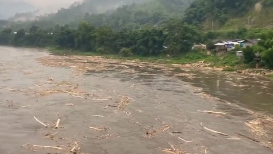 Subansiri river, Upper Subansiri, Arunachal Pradesh, river flood, river swell, timber floating, river debris, China border, Himalayan rivers, flash flood, river alert, disaster management, Arunachal flood, river rise, border river, no rainfall flood, riverbank debris, Upper Subansiri district, flood warning, river monitoring, Northeast India flood, Arunachal news, Subansiri flood, river current, upstream flooding, Arunachal alert, India China border, river level rise, August 2026, Northeast flood