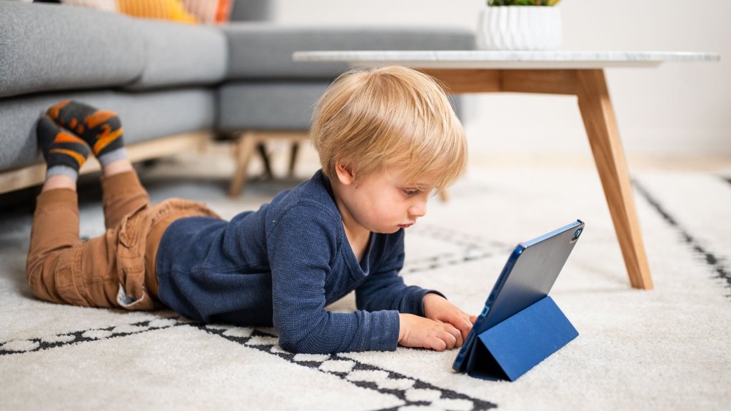How to Get Your Kid Off a Tablet Without a Tantrum: 9 Tips