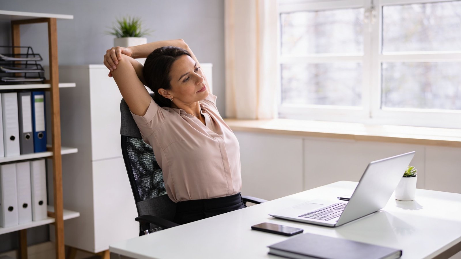 How to Fix Bad Posture at a Desk Without Equipment (Guide)