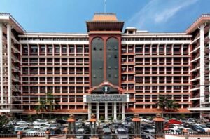 Kerala HC Orders FIR Against Ex-CM Pinarayi Vijayan in CMRL Case