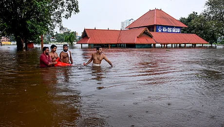 Northeast Monsoon Sets In: IMD Warns of Heavy Rain in Kerala, Tamil Nadu